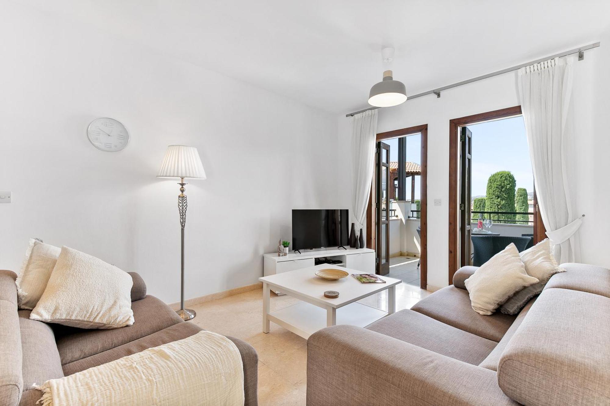 2 Bedroom Apartment Chloe With Communal Pool, Aphrodite Hills Resort Kouklia Exterior foto