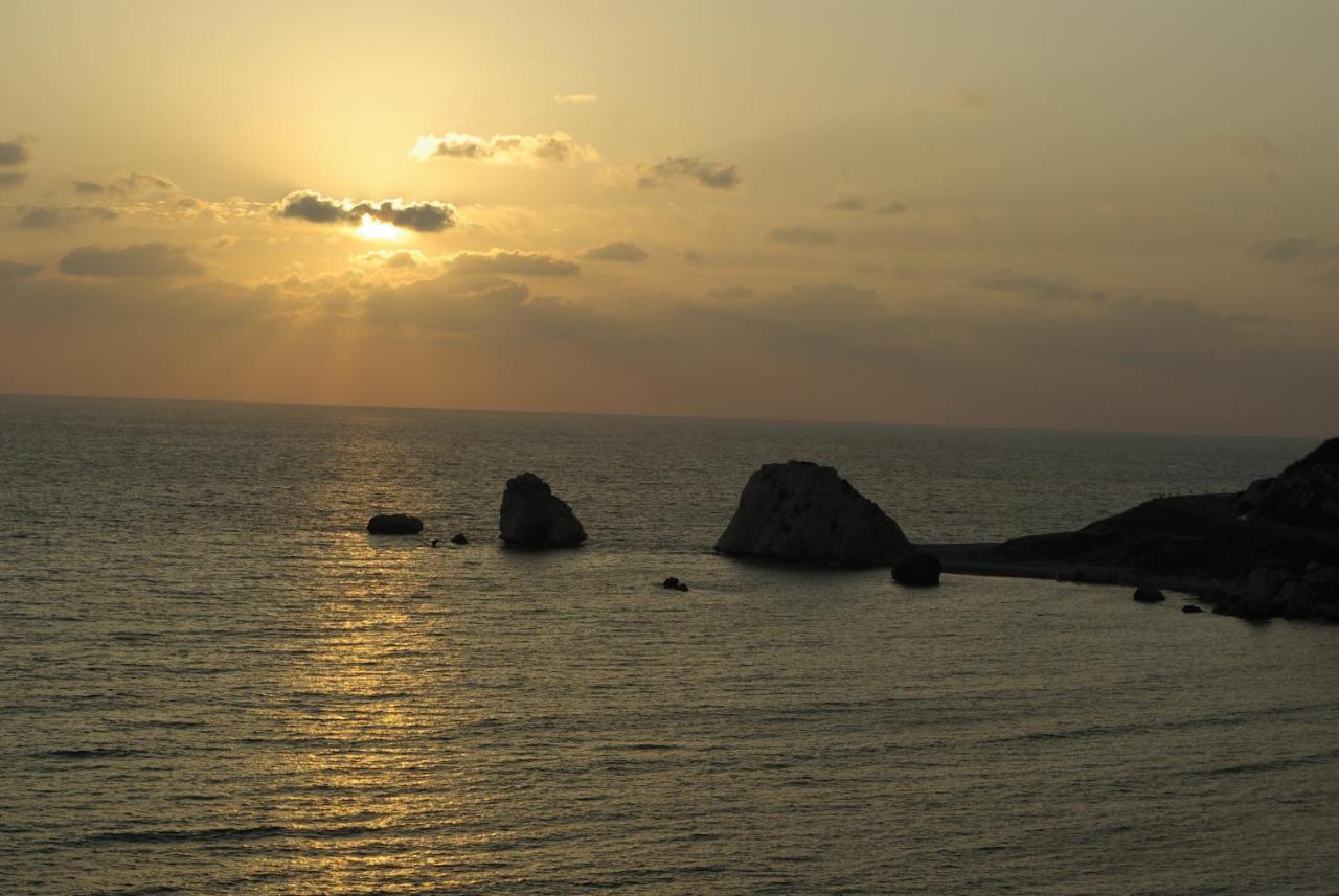 2 Bedroom Apartment Chloe With Communal Pool, Aphrodite Hills Resort Kouklia Exterior foto